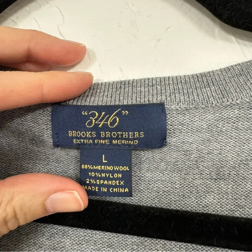 Brooks Brothers 346 Extra Fine Merino Wool Grey V Neck Mens Sweater L Preppy